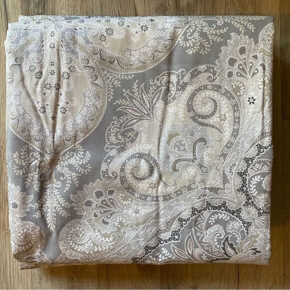 Tahari Home Curtain Set - Picture 6 of 7